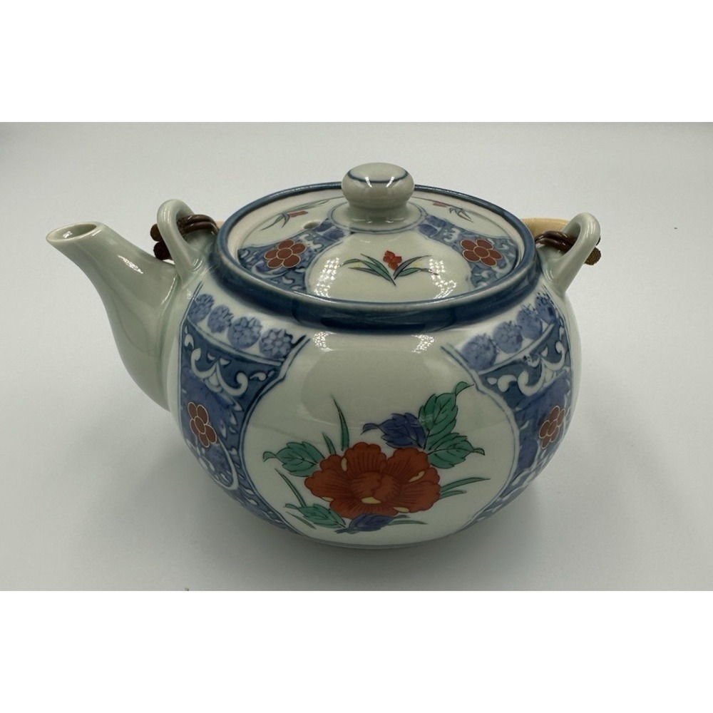 Ceramic floral themed‎ tea pot with lid